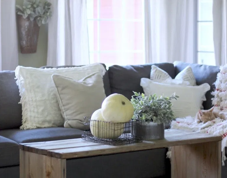 Farmhouse Decorating On A Penny